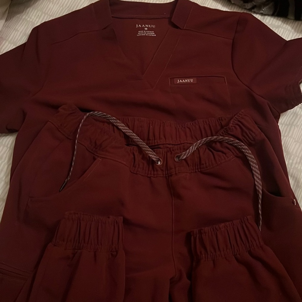 Jaanuu scrub jogger set MEDIUM top SMALL pants